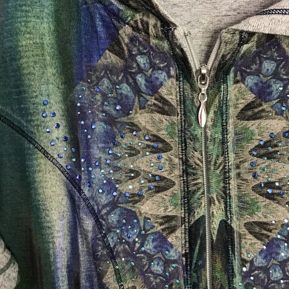 LIVE & LET LIVE WOMAN Hooded Zip-Up Sweater - Picture 7 of 8